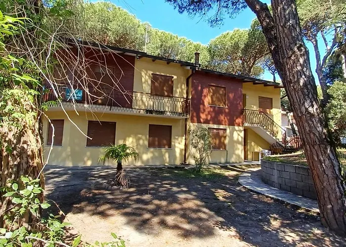 Bright Flat In Rosolina شقة