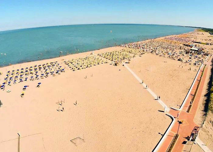 Bright Flat In Rosolina شقة