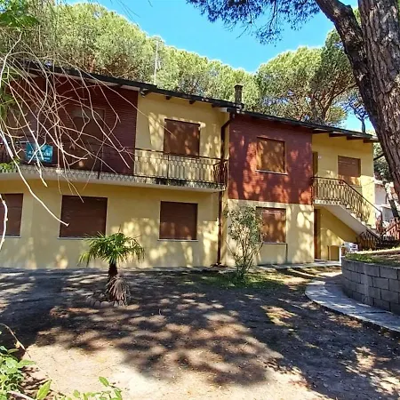 Cozy For 4 Guests In Rosolina Apartment